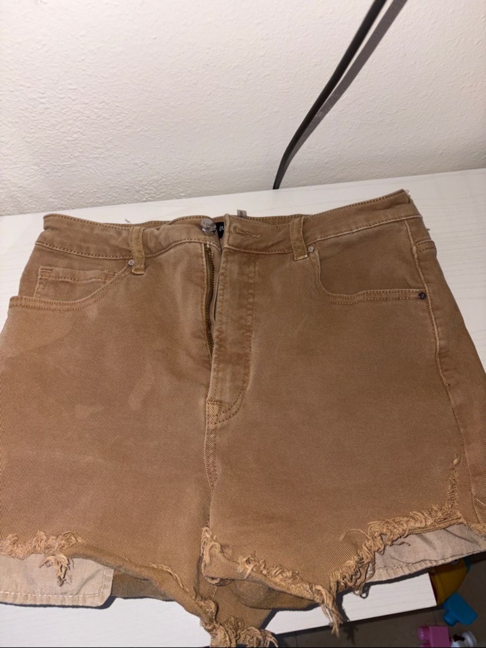 Women’s High-Rise risen jean shorts Frayed Hem - Brown tan